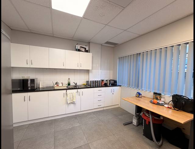338M² OFFICE TO LET IN SOMERSET PARK